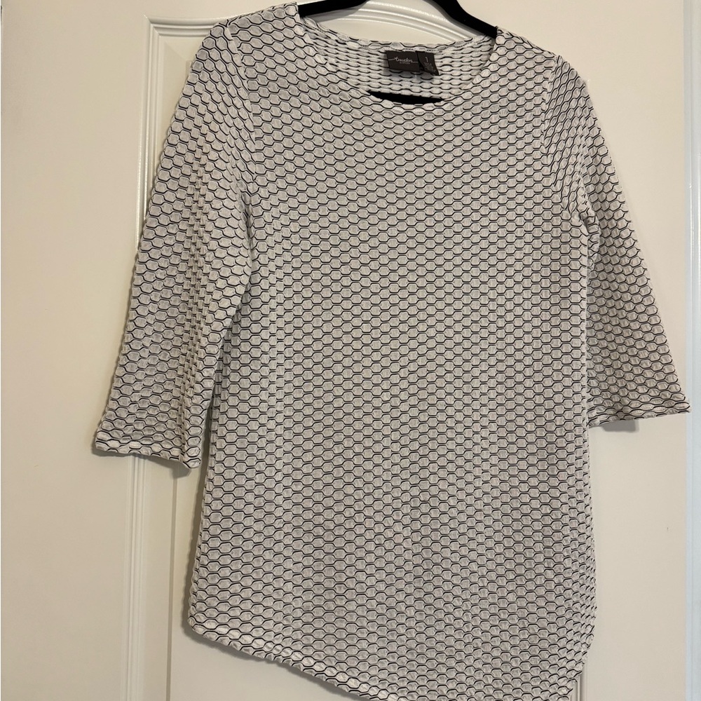 Travelers Black and White Asymmetrical Tunic with 3/4 Sleeves